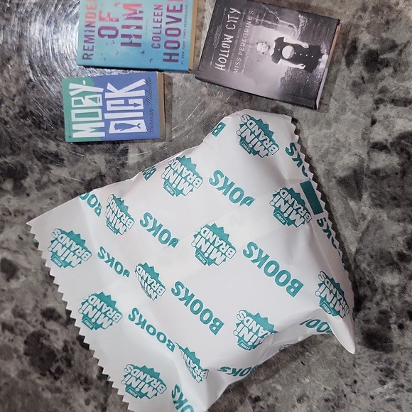 Zuru Mini Brands Book Set - Picture 2 of 6